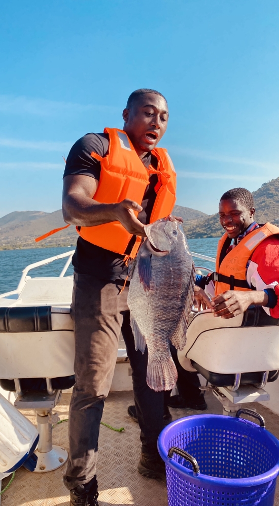 Tunji touches a fish for the first time!